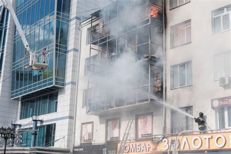 A Lil Positivity Philly Man Scales A 19 Story Building To Save His Trapped Mother During A