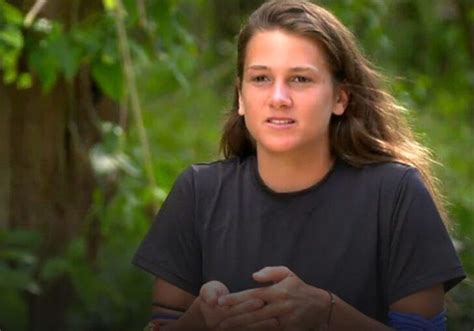 Survivor 2022 şampiyonu Nisa Bölükbaşı mini şortlu asansör pozuyla