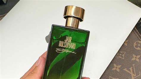 Voltaire de Souza Quem é macho não usa perfume