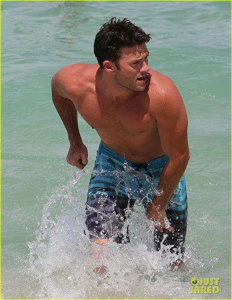 Scott Eastwood Goes Shirtless For Another Miami Beach Day Photo 3708376 Scott Eastwood