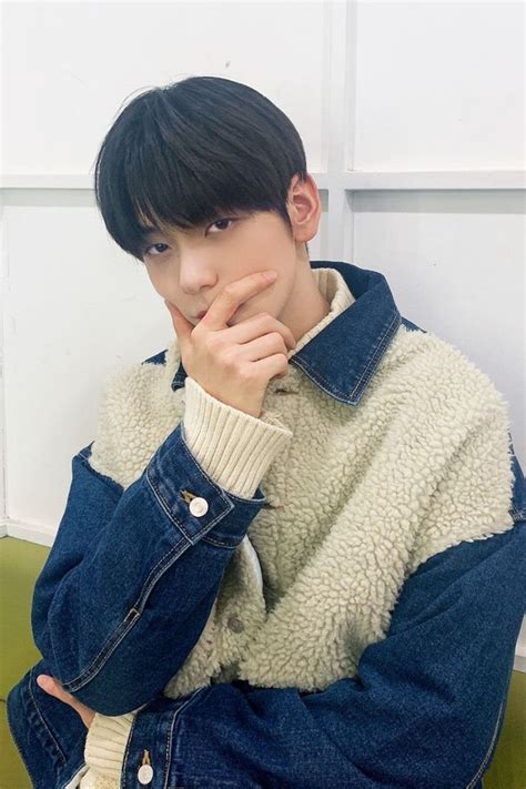 Pin By Day On A Txt Txt Boyfriend Material Mcs