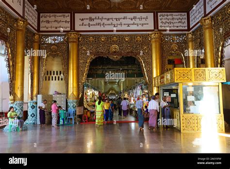 Mandalaymyanmarburma 29th Oct 2019 The Mahamuni Pagoda Or