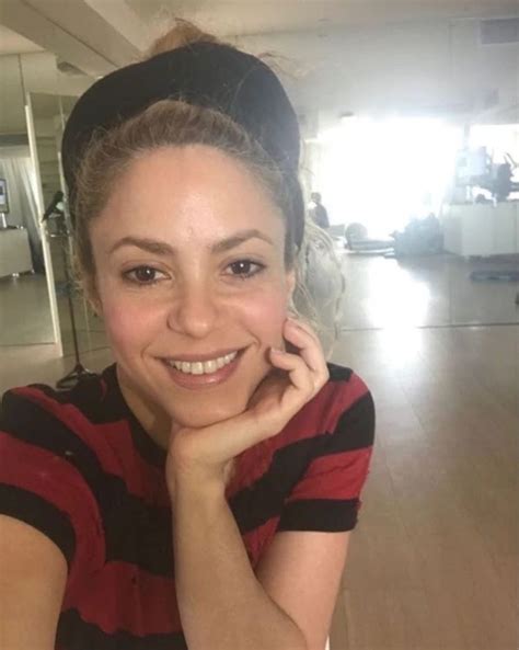 EnXclusiva Shakira publicó una foto sin maquillaje y causó revuelo en