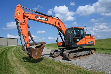 Doosan Dx Lc Tracked Excavator