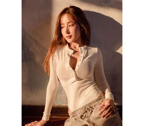 Hot Girl Th I Mang D Ng M U Th N H Nh C Ng M Ng L N T Nhan S C Trong Tr O T A S Ng Mai