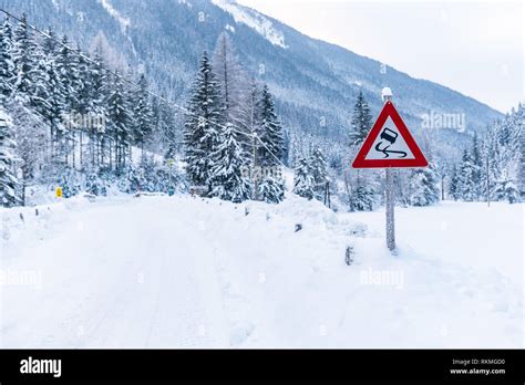 Verkehrszeichen Eis Fotos Und Bildmaterial In Hoher Aufl Sung Seite