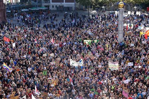 Proteste In Tutta Italia Contro Il Nuovo Dpcm Arresti E Feriti