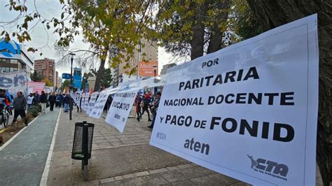 Docentes marcharon por el centro de Neuquén Minuto Neuquen