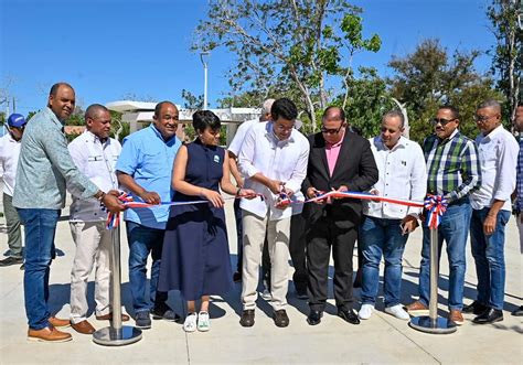 Ministerio De Turismo Entrega Renovado Parque Municipal Pepillo Salcedo