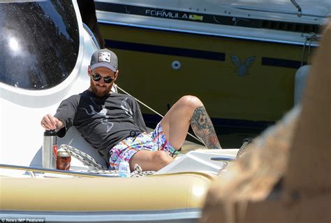 Lionel Messi S Partner Antonella Roccuzzo Shows Off Her Curves In A Mint Bikini In Ibiza Daily