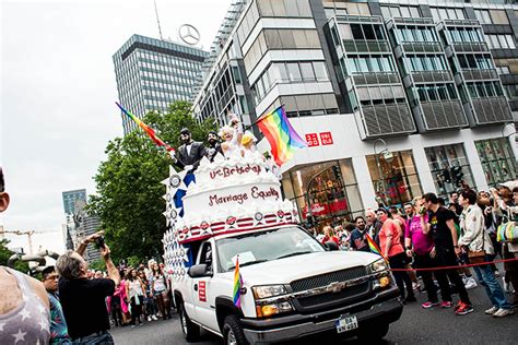 Hunderttausende Feiern Den Christopher Street Day Unter Dem Motto Wir