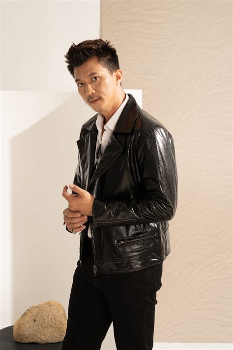 Hà Việt Dũng Từ Hot boy bán nước mía đến diễn viên truyền hình ăn khách của VTV với những