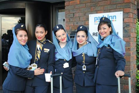 26 Airlines Around The World With The Best Cabin Crew Uniforms | Cabin ...