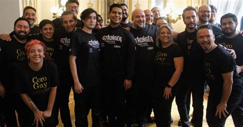 Coro Gay Colorea El Teatro De La Ciudad Con Juntes Somos M S Fuertes