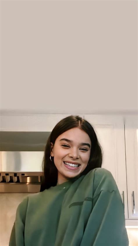 Hailee Steinfeld Famous People Celebrities Celebs Hello Beautiful