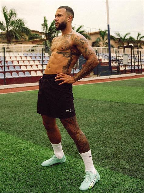 Shirtless Pl On Twitter Rt Shirtlesspl Memphis Depay