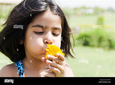 Gros Plan De 1 Une Jeune Fille Enfant Femelle Banque De Photographies