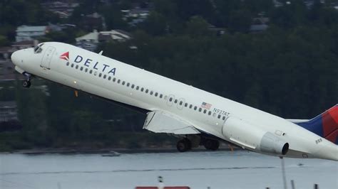 Delta Airlines Boeing N At Takeoff From Pdx Youtube