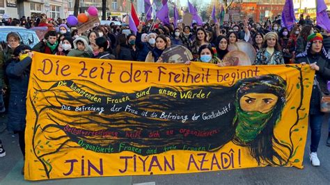 Jin Jiyan Azad Frauen Leben Freiheit Eine Parole Mit Einer