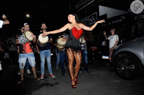 Foto Rainha de bateria da Gaviões da Fiel Sabrina Sato escolheu look