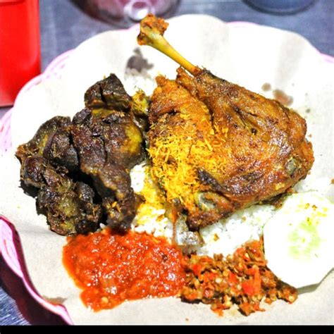 Jual Bebek Tugu Pahlawan Oleh Oleh Khas Surabaya Kuliner Surabaya