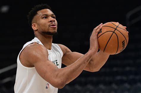 Giannis Antetokounmpo Makes Triumphant Return To Lineup