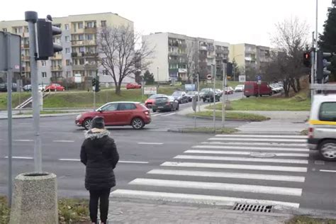 Prawo o ruchu drogowym Pieszy ma mieć pierwszeństwo na przejściu dla