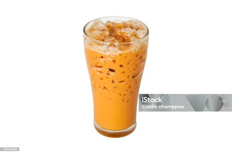 Thai Eistee In Glas Auf Weißem Hintergrund Isoliert Und Clippingpfad