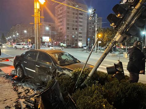 Foto Accident N Slatina Ma Ini Avariate N Intersec Ia De La Po T