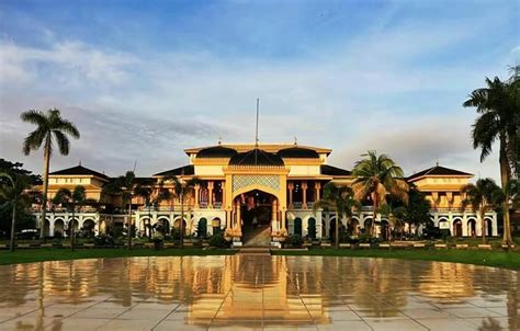 Sejarah Istana Maimun Hingga Legenda Meriam Puntung Di Medan