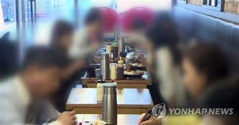 빚으로 버티는 숙박음식점경기 13년만에 최악인데 대출 급증