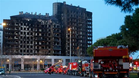 Valencia Almeno 4 Morti E 19 Feriti Nel Maxi Incendio Di Un Edificio A