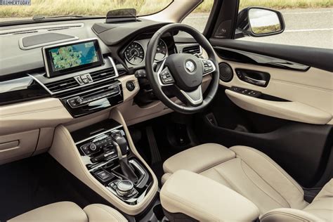 Bmw 2er Active Tourer Neue Fotos In Imperialblau Mit Luxury Line