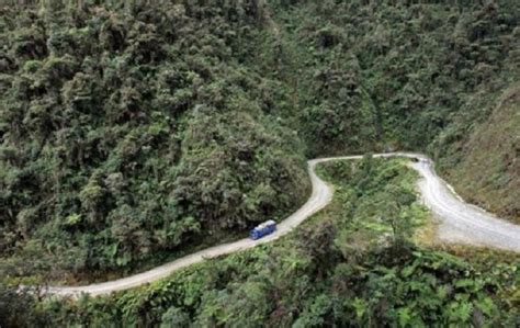 Veh Culo Con Escolares Se Embarranca En Los Yungas Y Deja Heridos