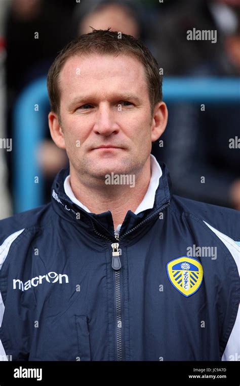 SIMON GRAYSON LEEDS UNITED MANAGER THE GALPHARM STADIUM HUDDERSFIELD ...