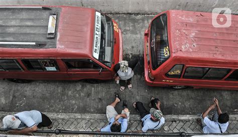 FOTO Angkot Non Jak Lingko Dilanda Sepi Penumpang Foto Liputan6