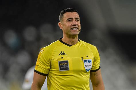 Brasileirão CBF divulga escala completa de arbitragem para Flamengo x