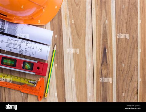 Plan De Arquitectura Y Rollos De Planos Con Kit De Herramientas Para Los Trabajos Del Ingeniero