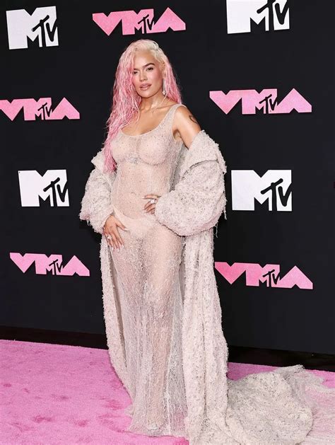 Adu Gaya Seleb Pakai Naked Dress Di Mtv Vmas Selena Gomez Doja