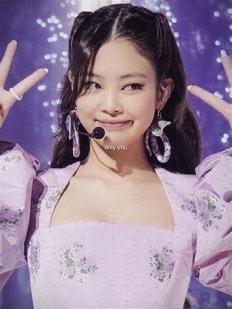 Pin by 라비네아 on Pins criados por você in 2024 Blackpink jennie