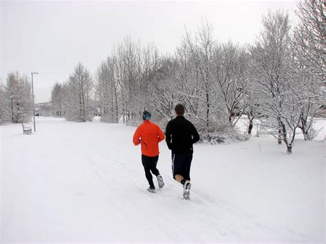 Spuchnięta kostka po bieganiu Przyczyny qSport