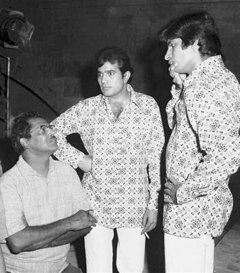 Namak Haraam (1973): Hrishikesh Mukherjee with Rajesh Khanna and ...