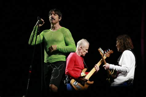 Os Red Hot Chili Peppers J N O Sabem Ao Mesmo Mas N S Perdoamos New In Oeiras