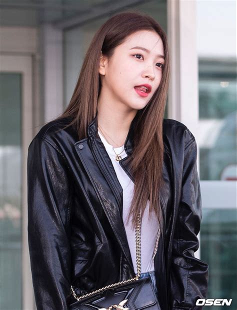 200208 Yeri Leather Jacket Red Velvet Fashion