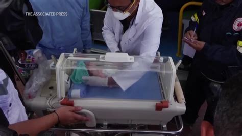 Bebés prematuros evacuados de hospital de Gaza llegaron a Egipto