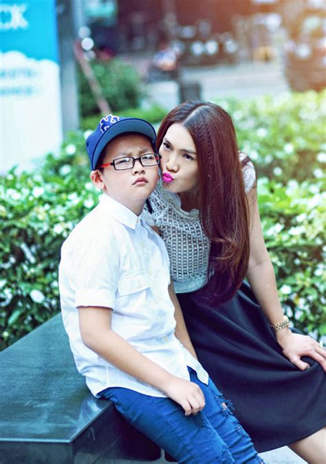Con trai siêu mẫu Anh Thư lớn phổng phao điển trai như hot boy dù mới tuổi