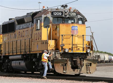 Union Pacific Ceo Train Braking Technology Is Clogging The Railway Wsj