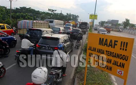 Jalan Macet Pilih Jalur Alternatif Tol Sumut Pos