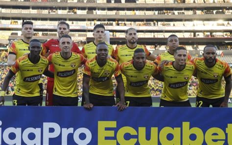 Dise O Moderno Que Evoca Al Pasado Bsc Present Sus Nuevos Uniformes