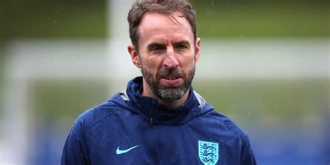 O técnico da Inglaterra Gareth Southgate busca uma série de